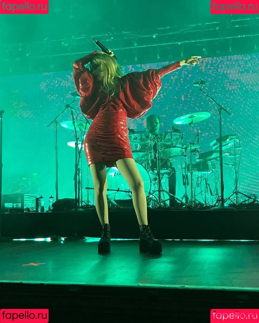 Lauren Mayberry Onlyfans Photo Gallery 