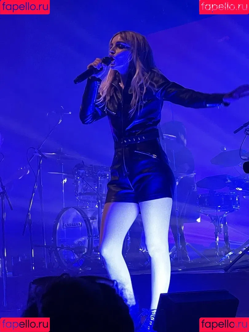 Lauren Mayberry Onlyfans Photo Gallery 