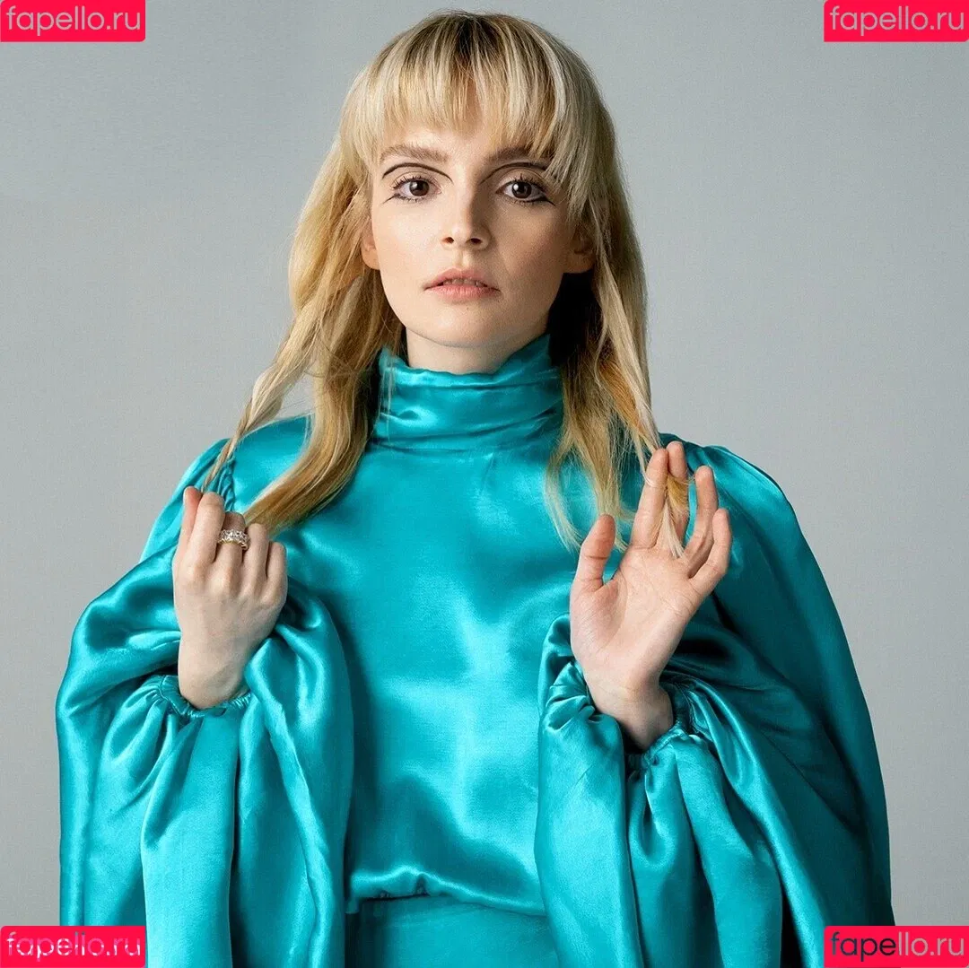 Lauren Mayberry Onlyfans Photo Gallery 