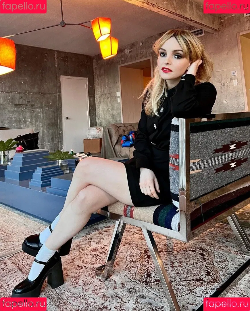 Lauren Mayberry Onlyfans Photo Gallery 
