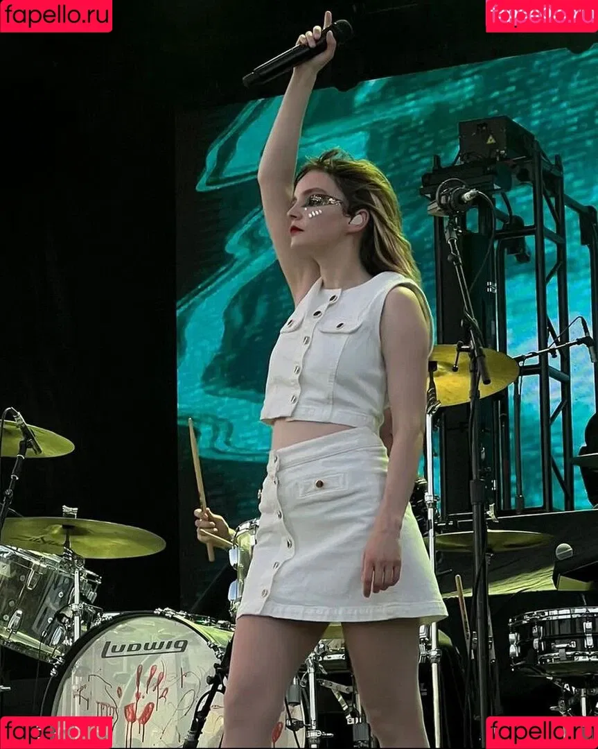 Lauren Mayberry Onlyfans Photo Gallery 