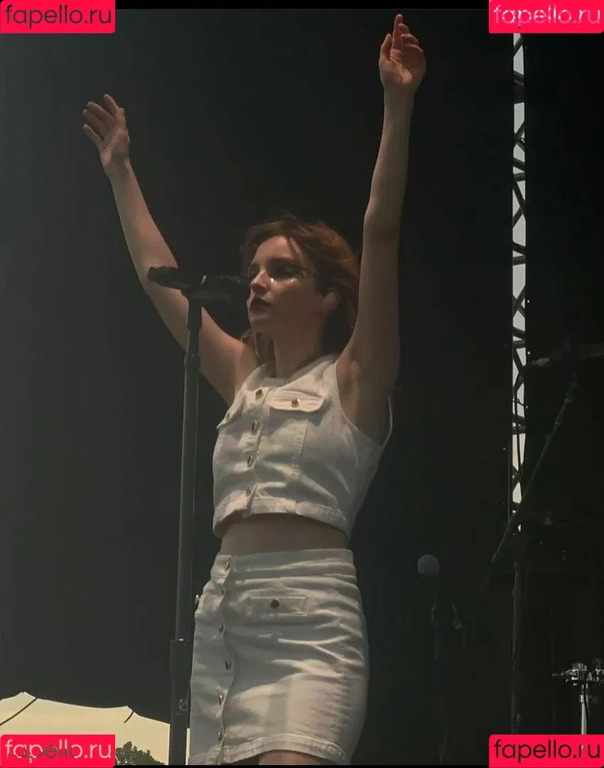 Lauren Mayberry Onlyfans Photo Gallery 