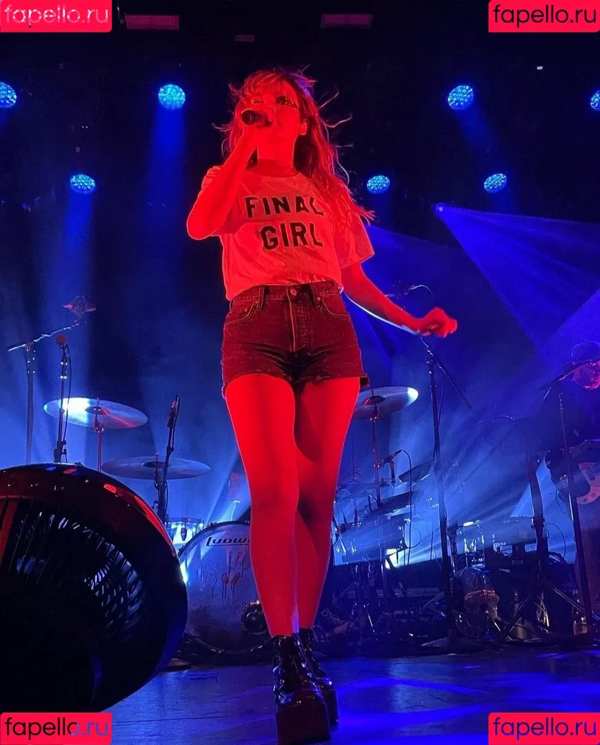 Lauren Mayberry Onlyfans Photo Gallery 
