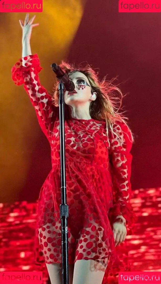 Lauren Mayberry Onlyfans Photo Gallery 