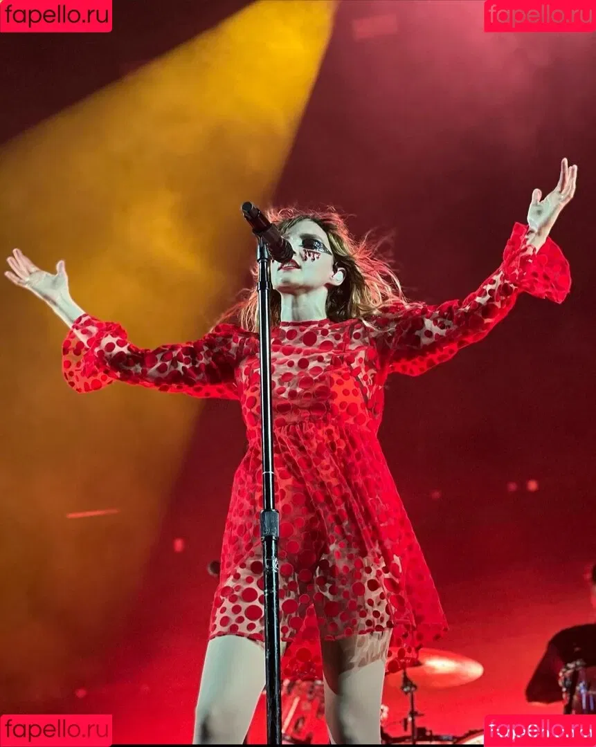 Lauren Mayberry Onlyfans Photo Gallery 