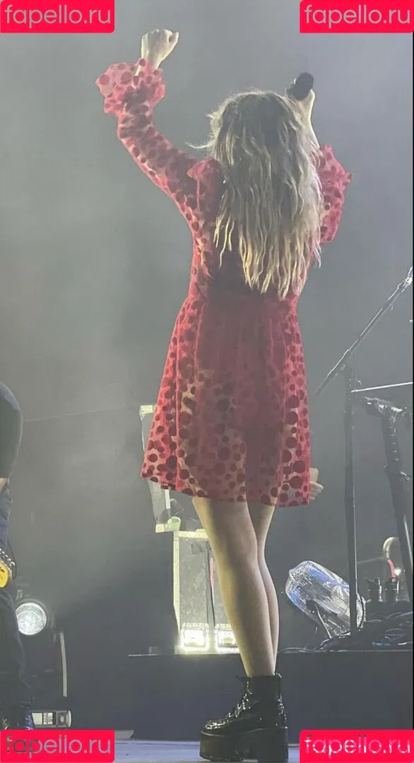 Lauren Mayberry Onlyfans Photo Gallery 