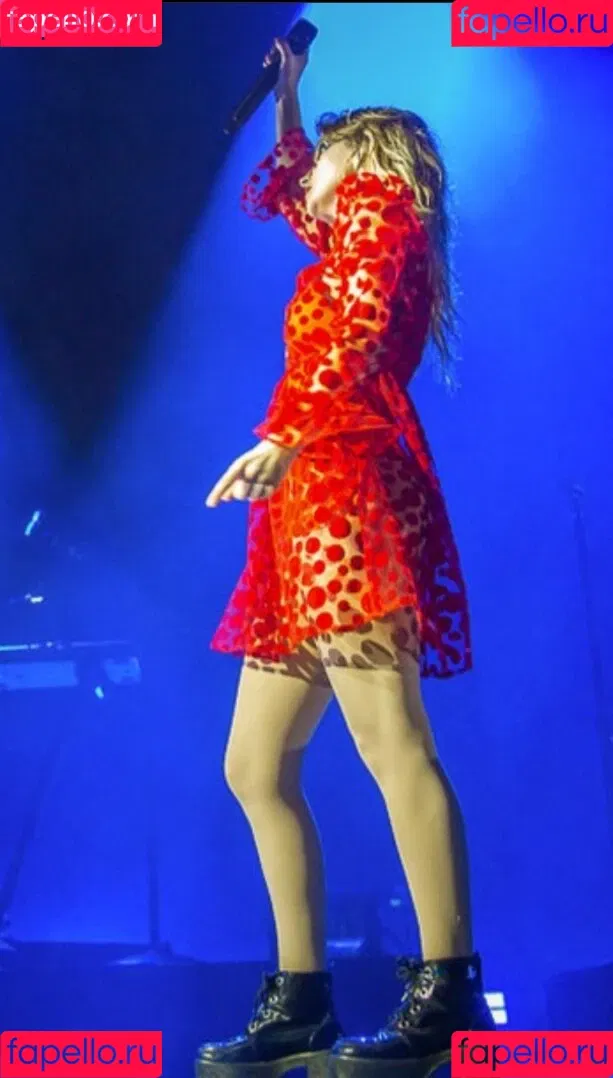 Lauren Mayberry Onlyfans Photo Gallery 