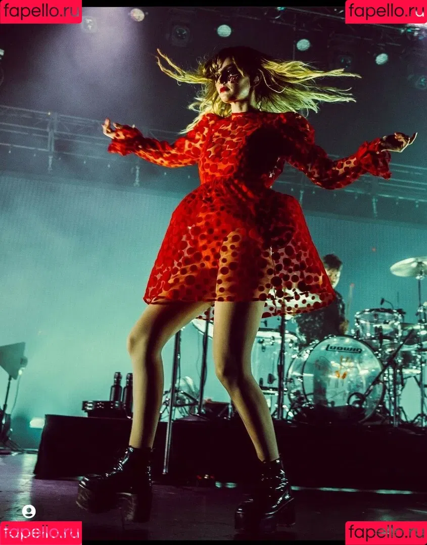 Lauren Mayberry Onlyfans Photo Gallery 
