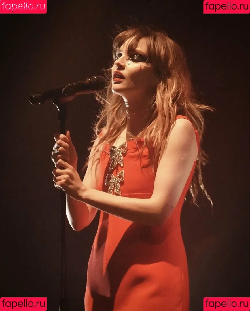 Lauren Mayberry Onlyfans Photo Gallery 