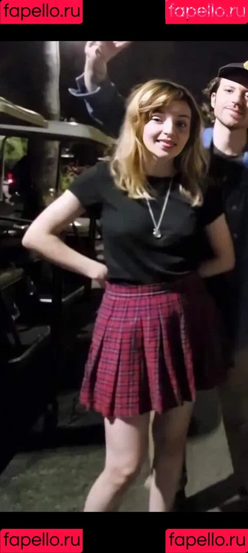 Lauren Mayberry Onlyfans Photo Gallery 