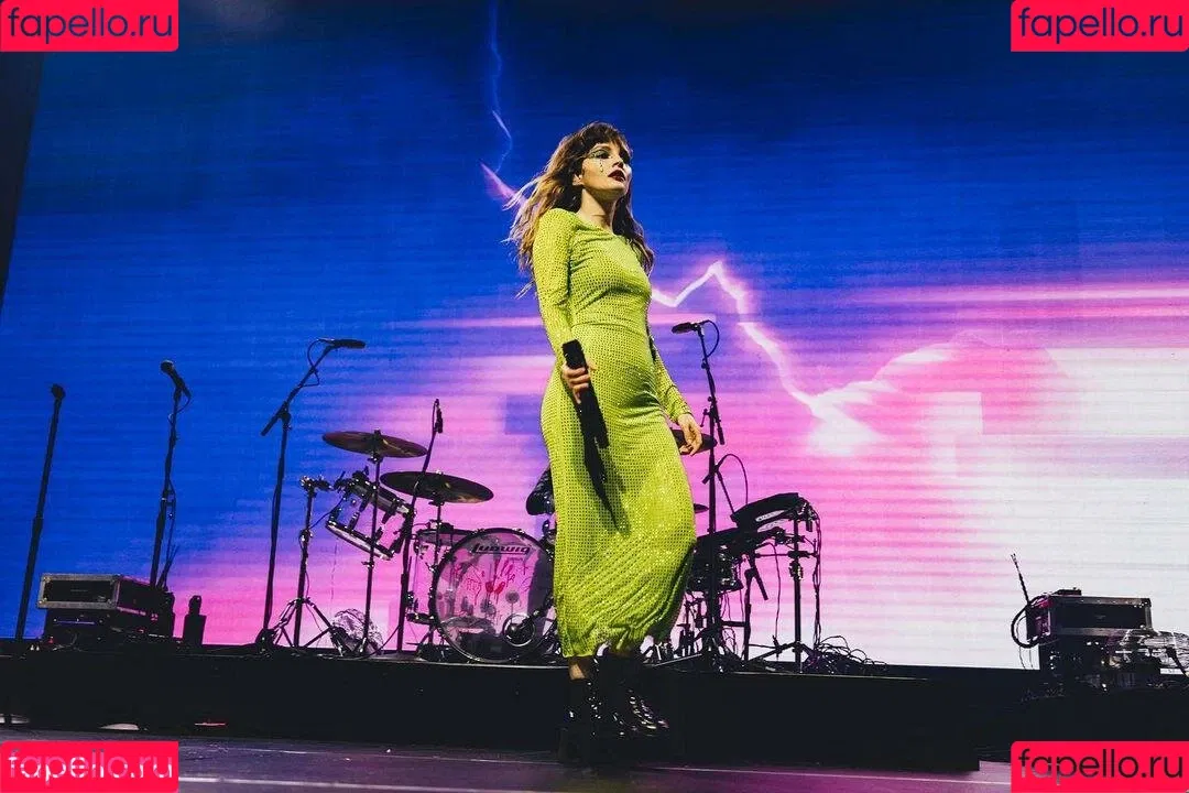 Lauren Mayberry Onlyfans Photo Gallery 