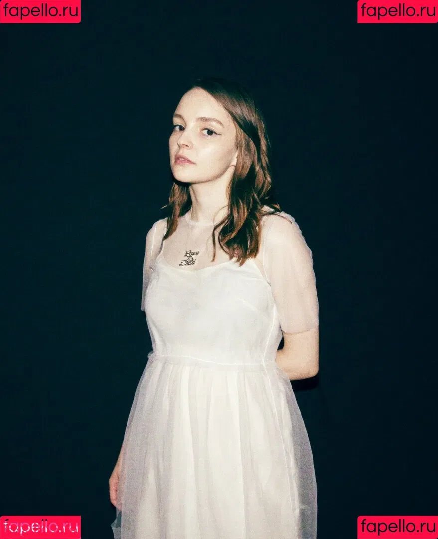 Lauren Mayberry Onlyfans Photo Gallery 