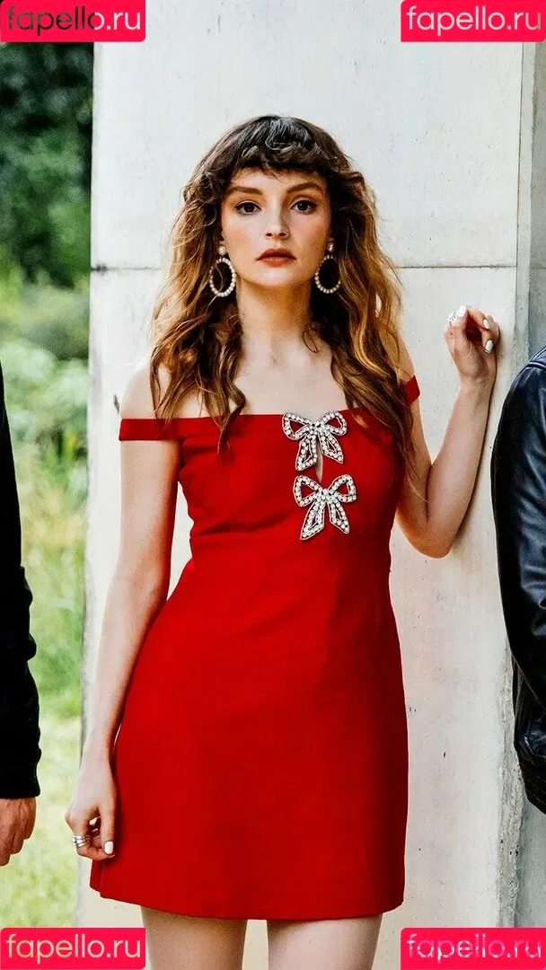 Lauren Mayberry Onlyfans Photo Gallery 