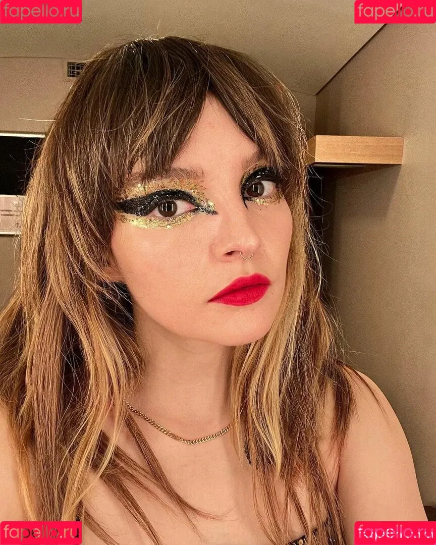 Lauren Mayberry Onlyfans Photo Gallery 