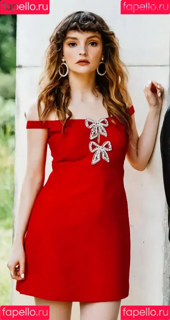 Lauren Mayberry Onlyfans Photo Gallery 