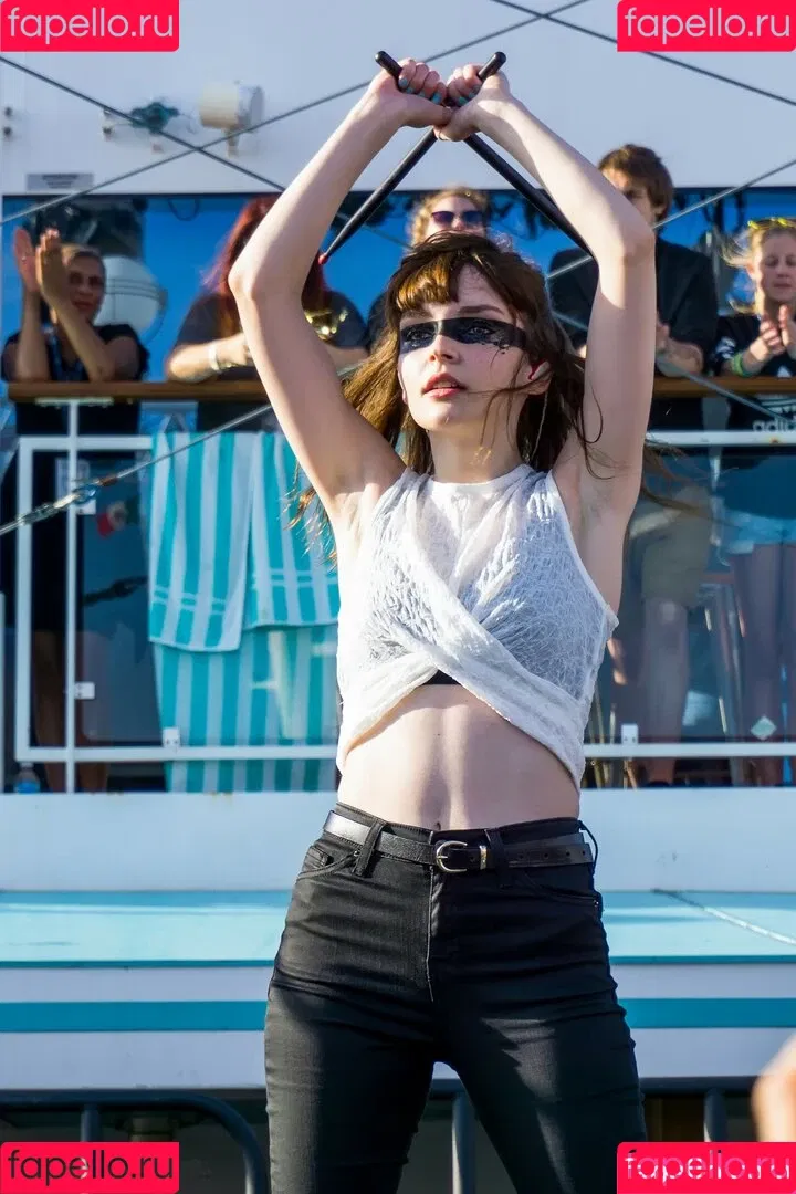Lauren Mayberry Onlyfans Photo Gallery 