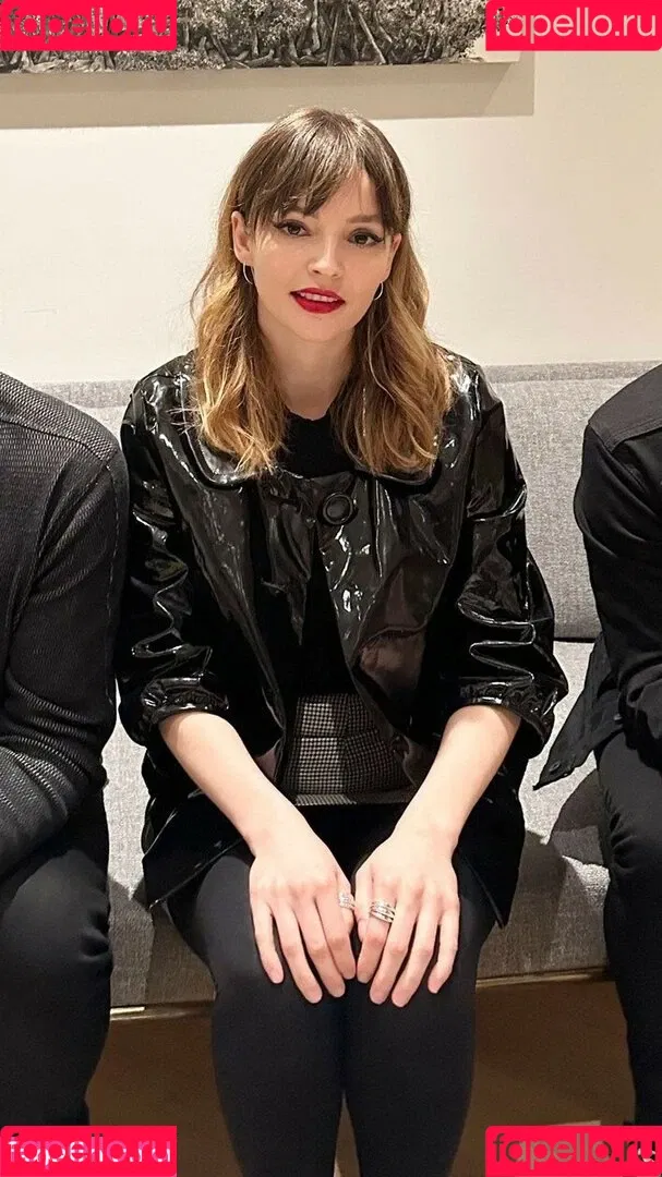 Lauren Mayberry Onlyfans Photo Gallery 
