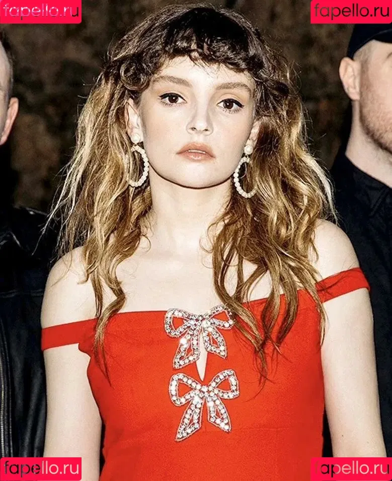 Lauren Mayberry Onlyfans Photo Gallery 