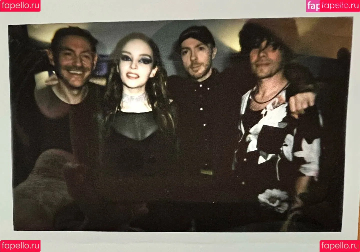 Lauren Mayberry Onlyfans Photo Gallery 