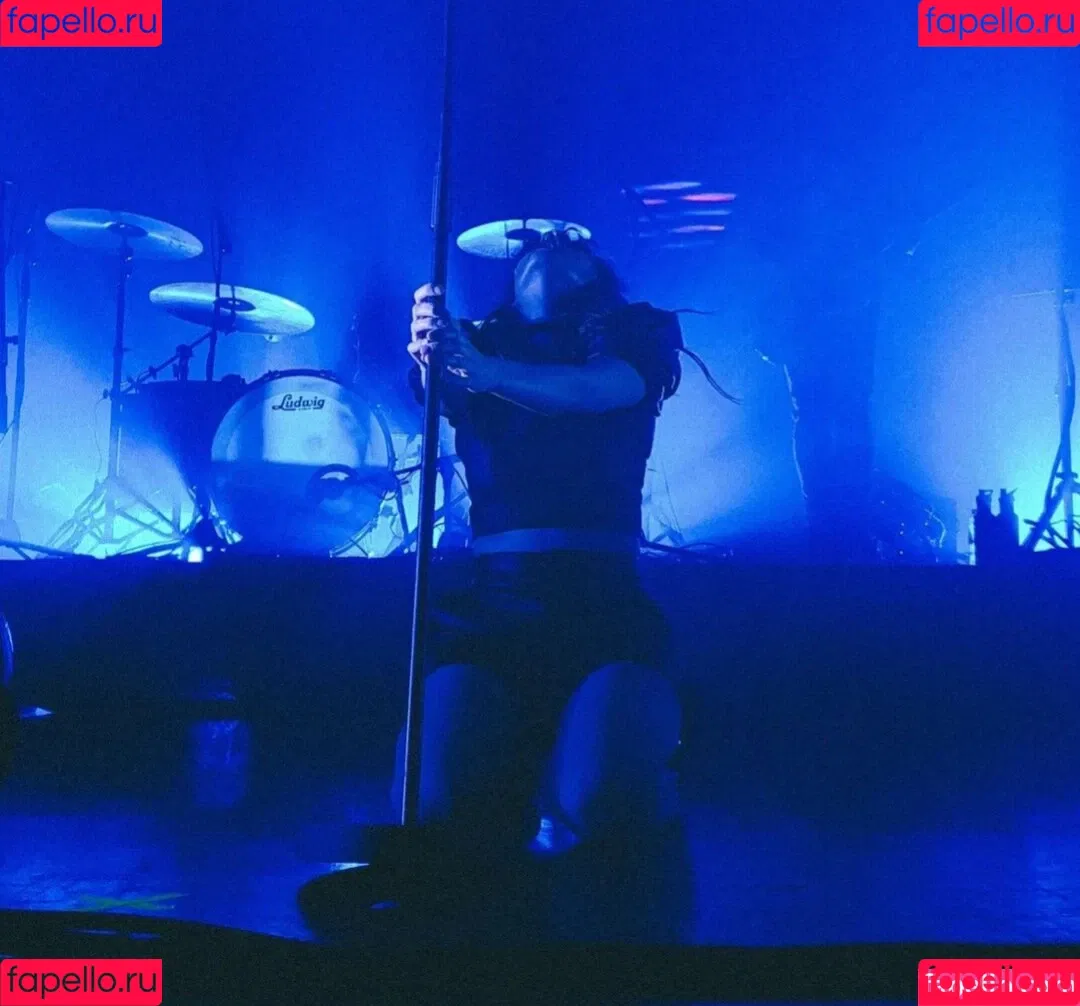 Lauren Mayberry Onlyfans Photo Gallery 