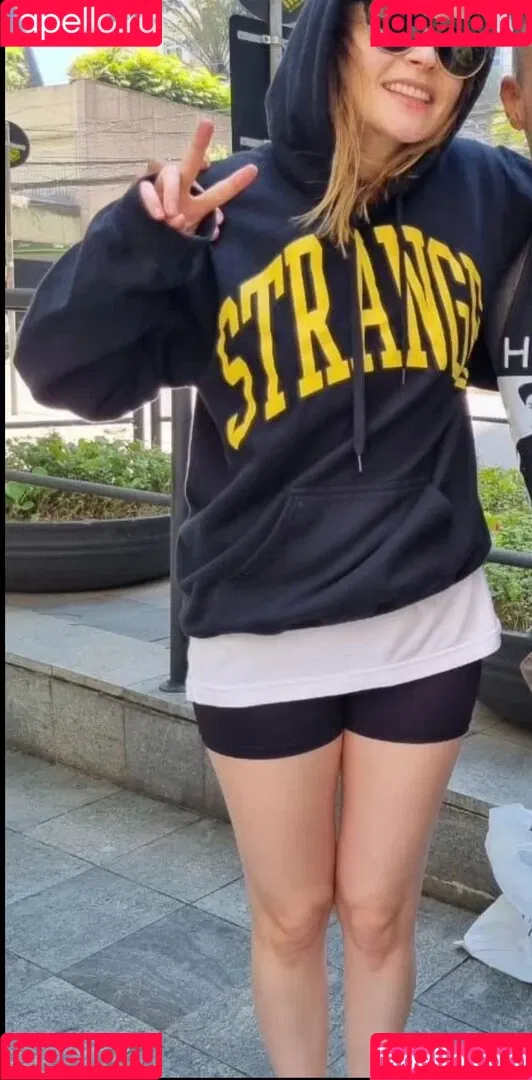 Lauren Mayberry Onlyfans Photo Gallery 