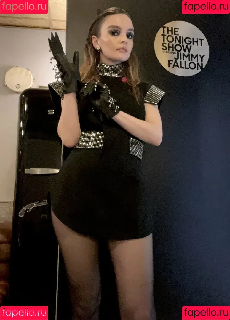 Lauren Mayberry Onlyfans Photo Gallery 