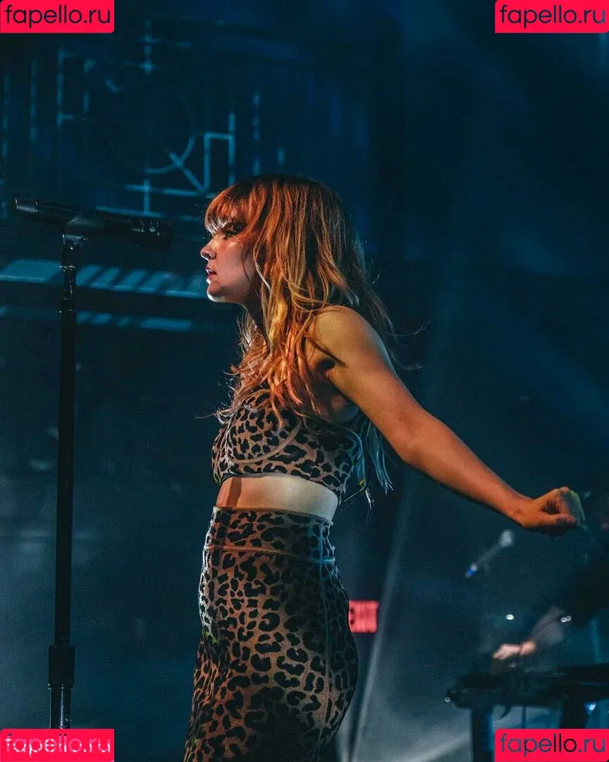Lauren Mayberry Onlyfans Photo Gallery 
