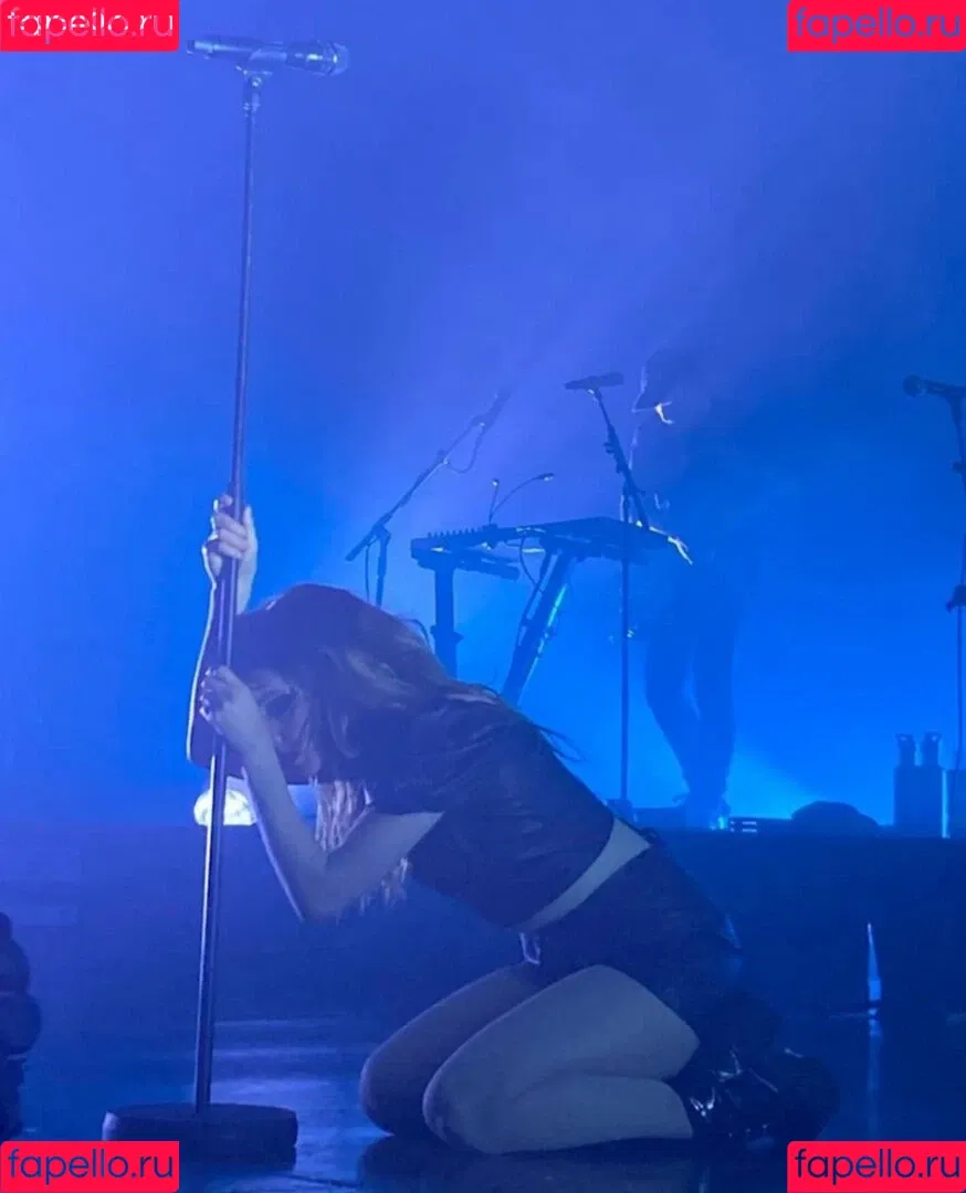 Lauren Mayberry Onlyfans Photo Gallery 