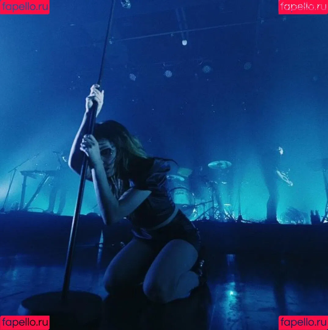 Lauren Mayberry Onlyfans Photo Gallery 