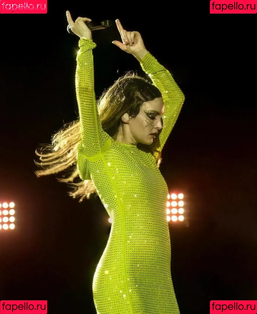 Lauren Mayberry Onlyfans Photo Gallery 