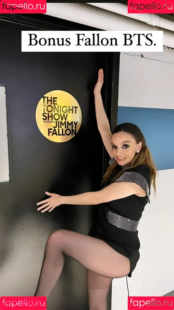 Lauren Mayberry Onlyfans Photo Gallery 