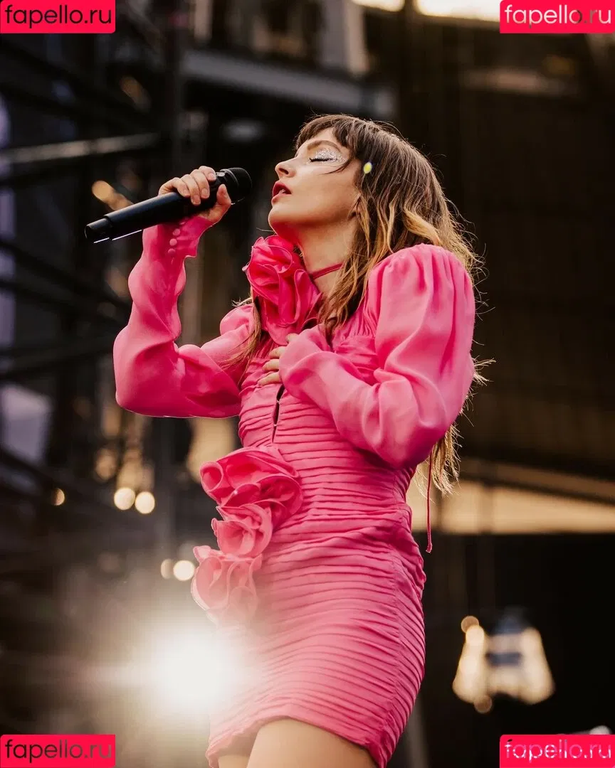 Lauren Mayberry Onlyfans Photo Gallery 