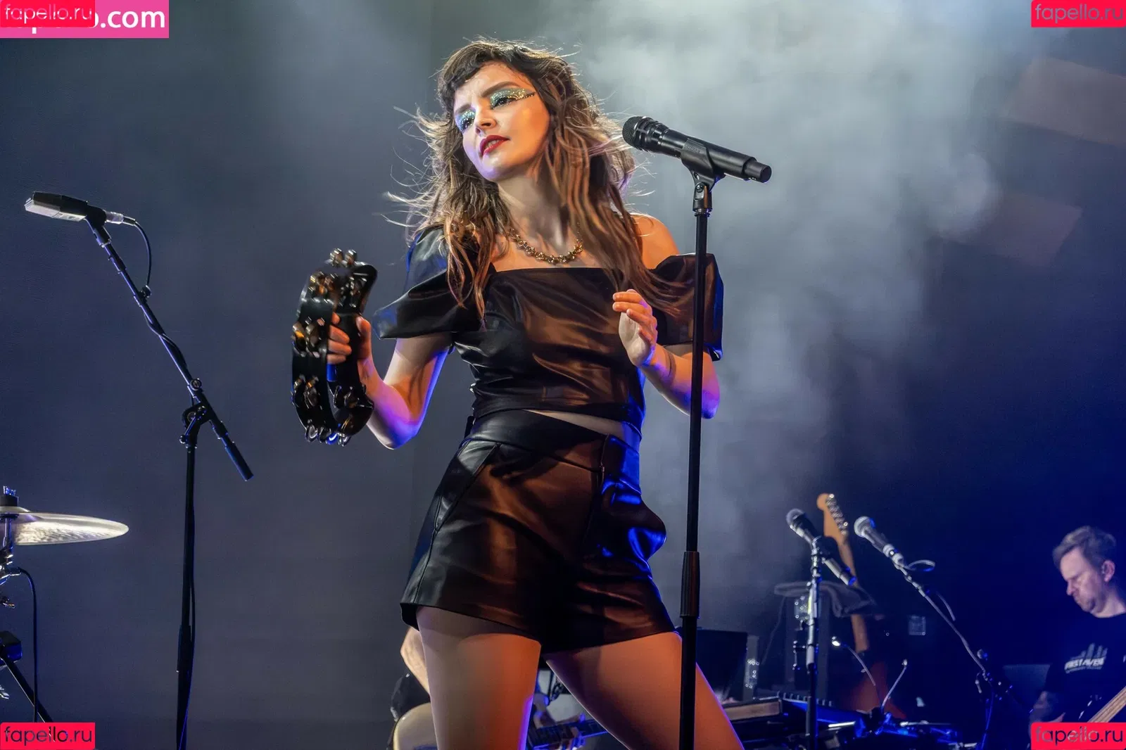Lauren Mayberry Onlyfans Photo Gallery 