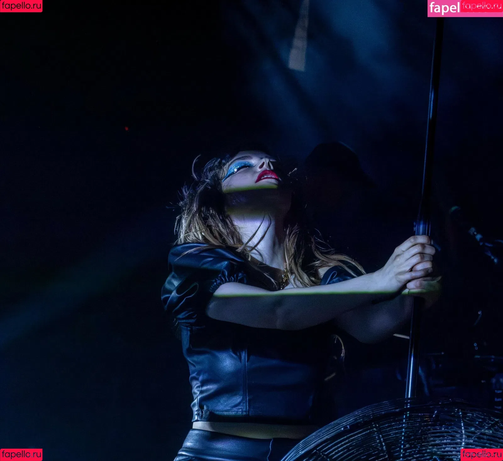 Lauren Mayberry Onlyfans Photo Gallery 