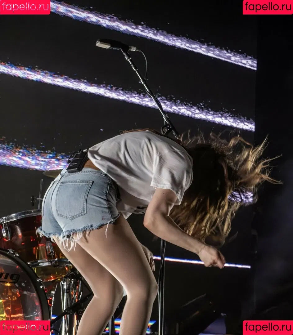 Lauren Mayberry Onlyfans Photo Gallery 