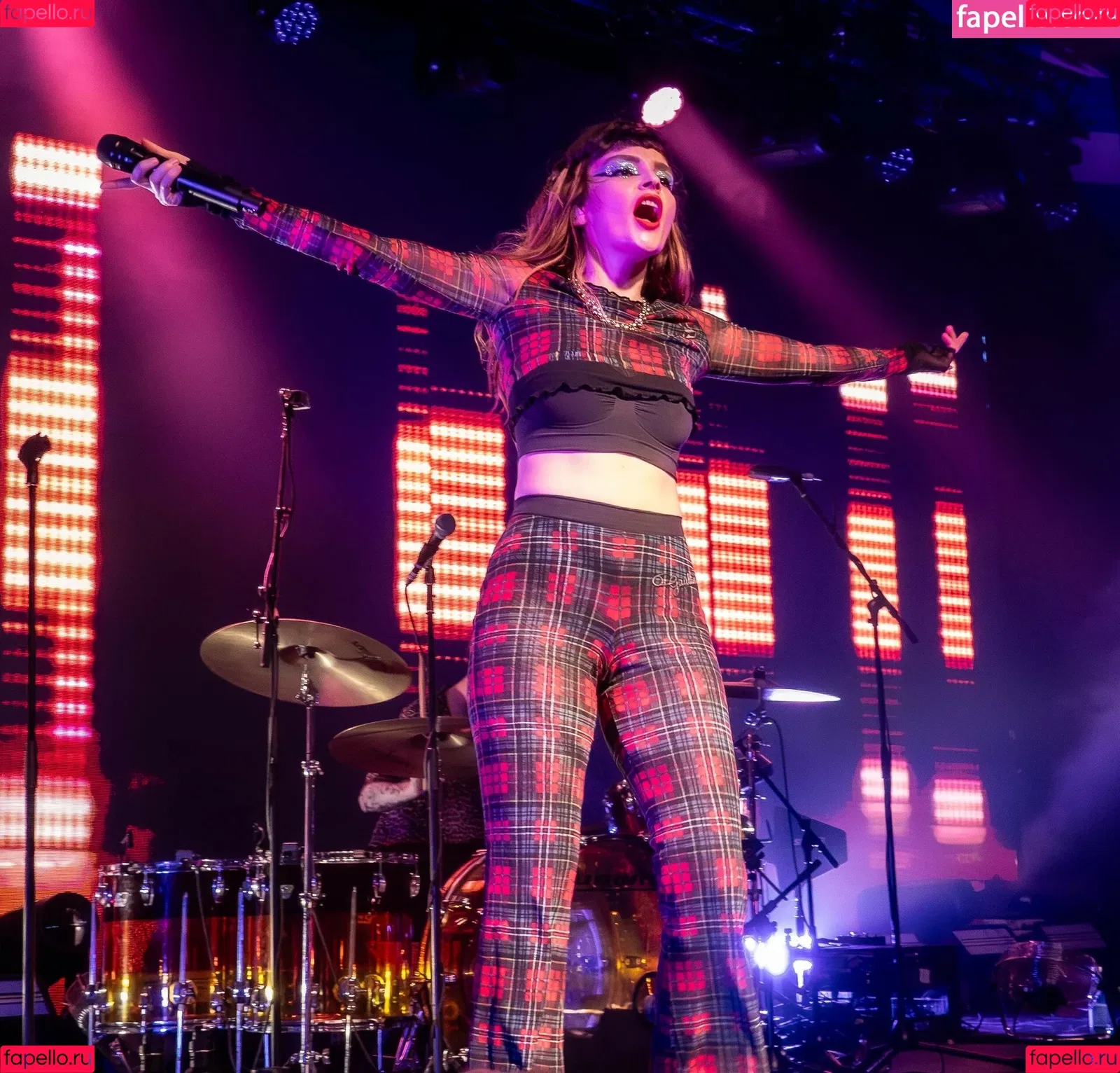 Lauren Mayberry Onlyfans Photo Gallery 