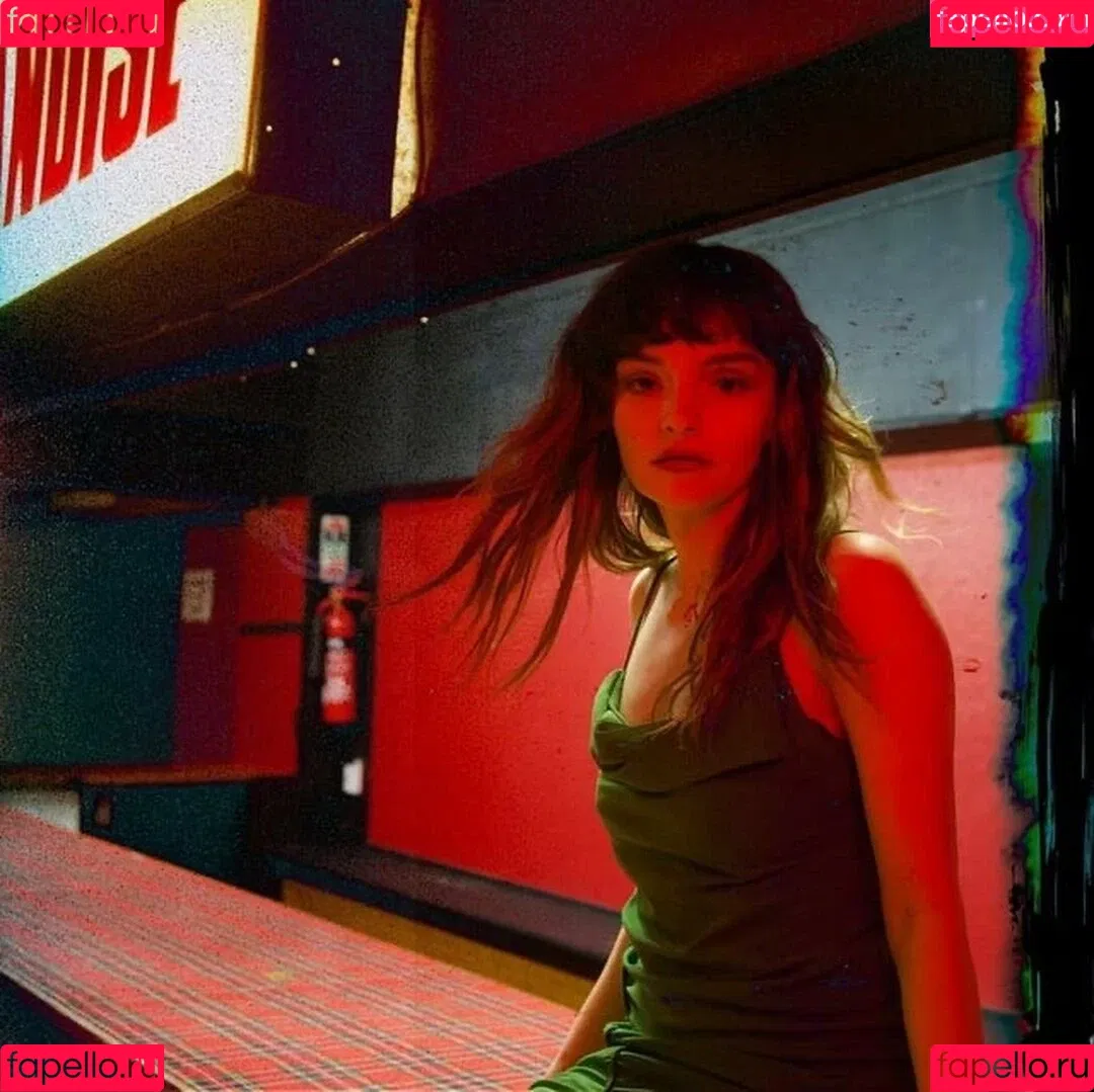 Lauren Mayberry Onlyfans Photo Gallery 