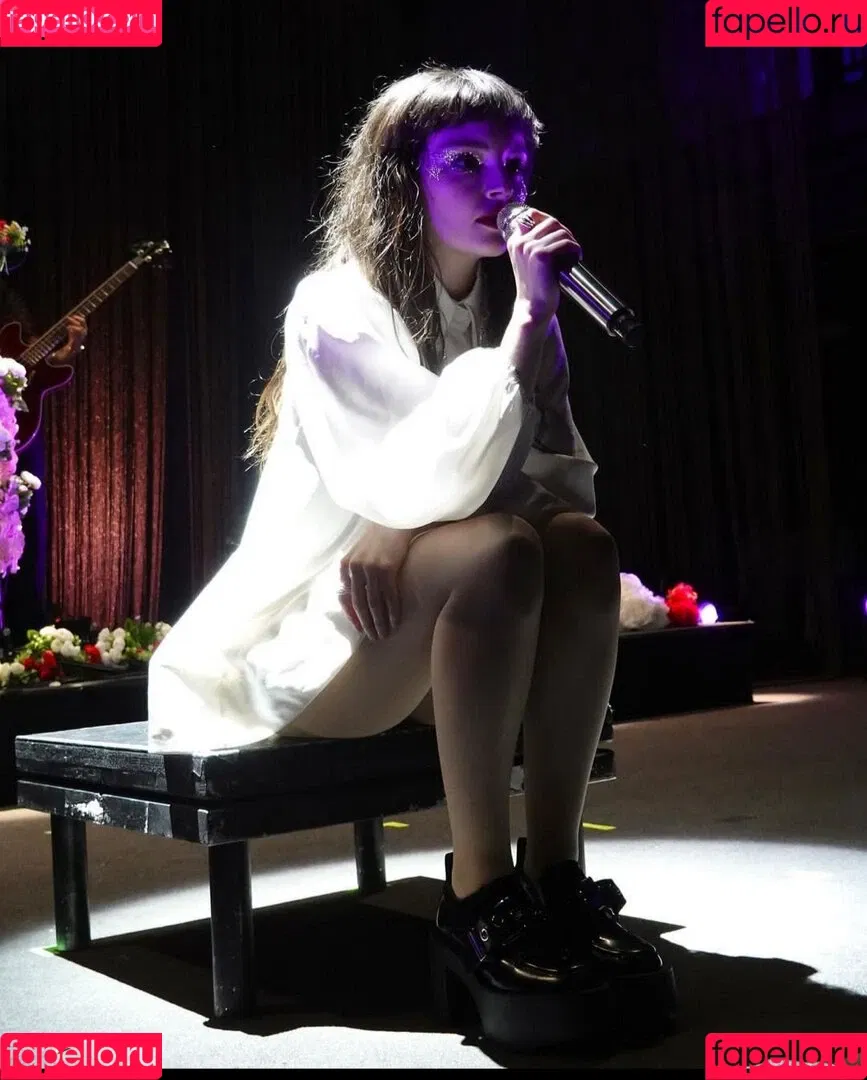 Lauren Mayberry Onlyfans Photo Gallery 