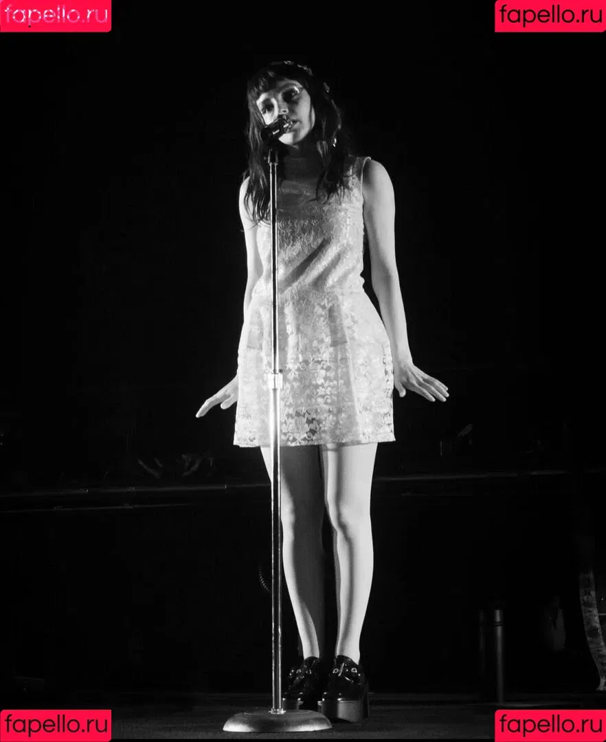 Lauren Mayberry Onlyfans Photo Gallery 