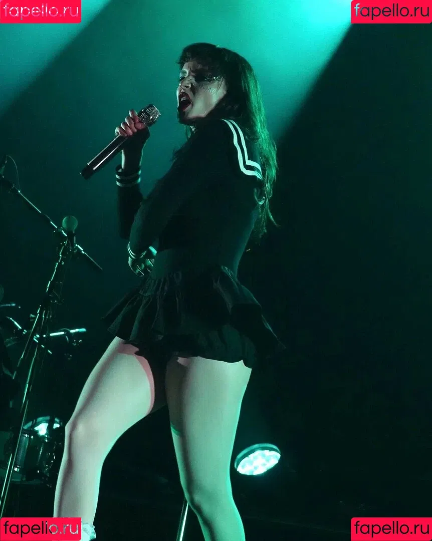 Lauren Mayberry Onlyfans Photo Gallery 