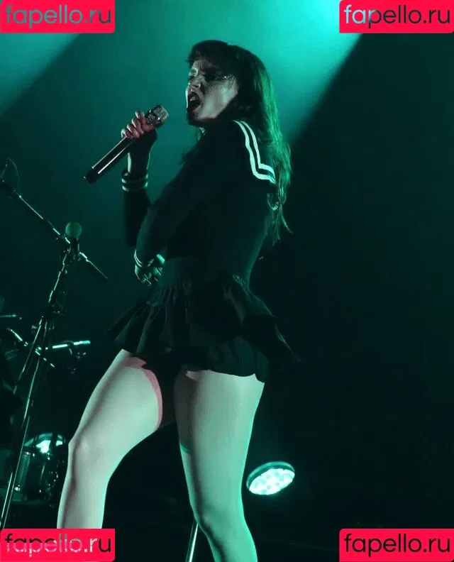 Lauren Mayberry Onlyfans Photo Gallery 