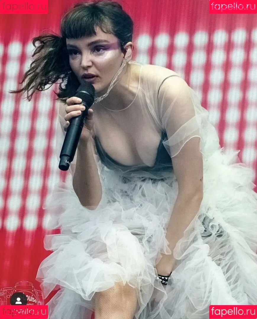 Lauren Mayberry Onlyfans Photo Gallery 