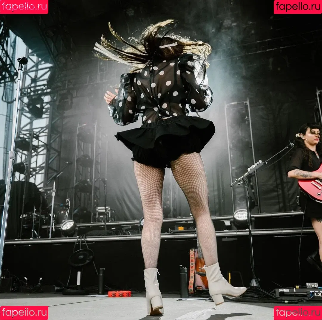 Lauren Mayberry Onlyfans Photo Gallery 