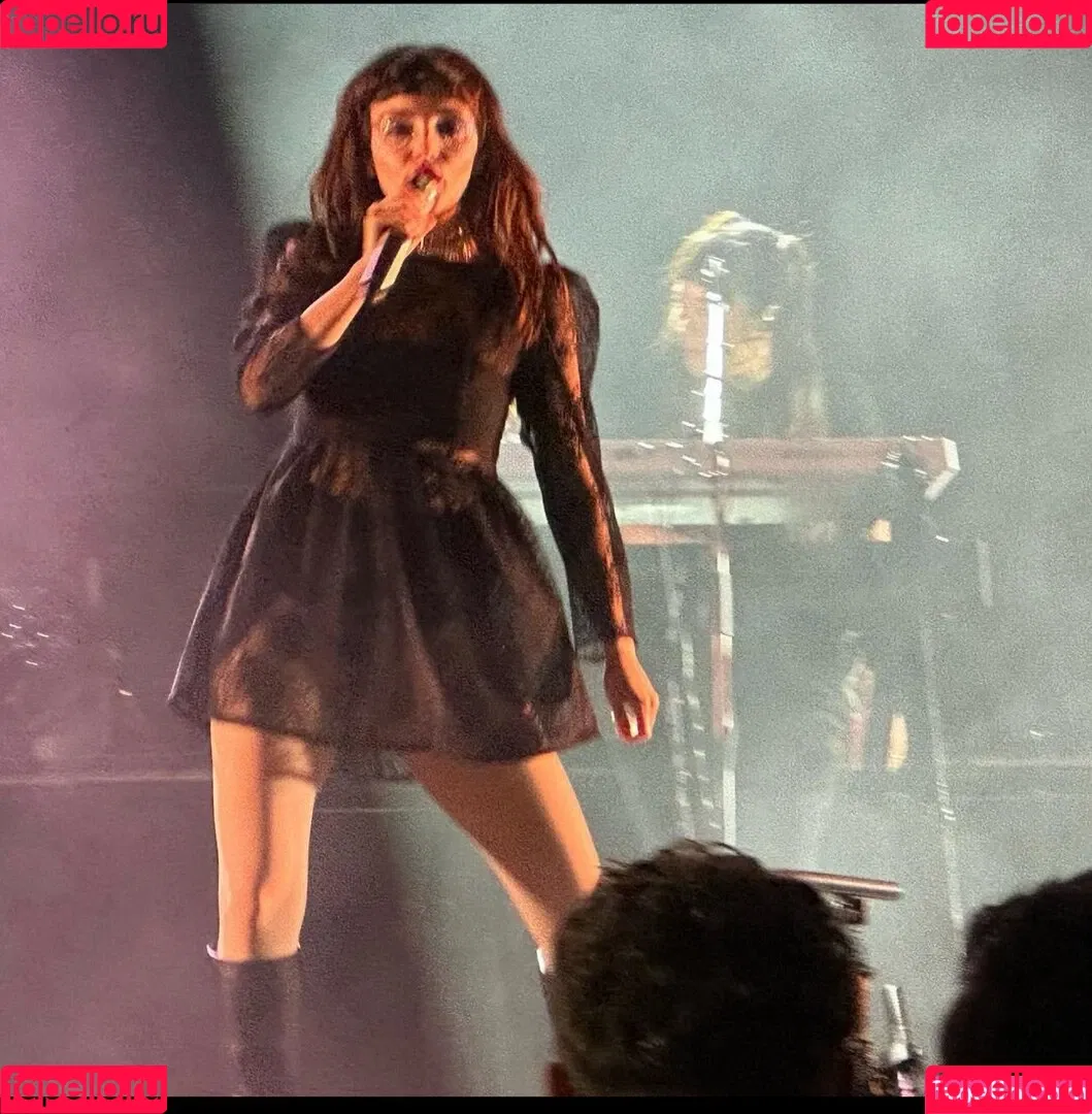 Lauren Mayberry Onlyfans Photo Gallery 