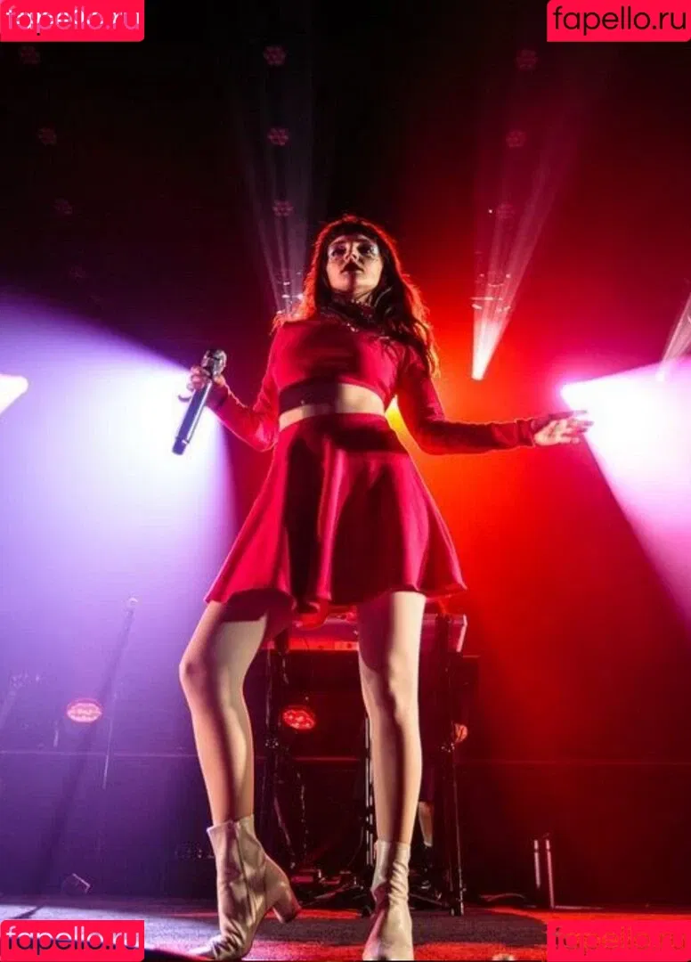 Lauren Mayberry Onlyfans Photo Gallery 
