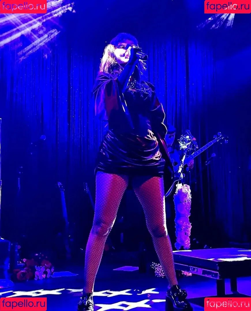 Lauren Mayberry Onlyfans Photo Gallery 