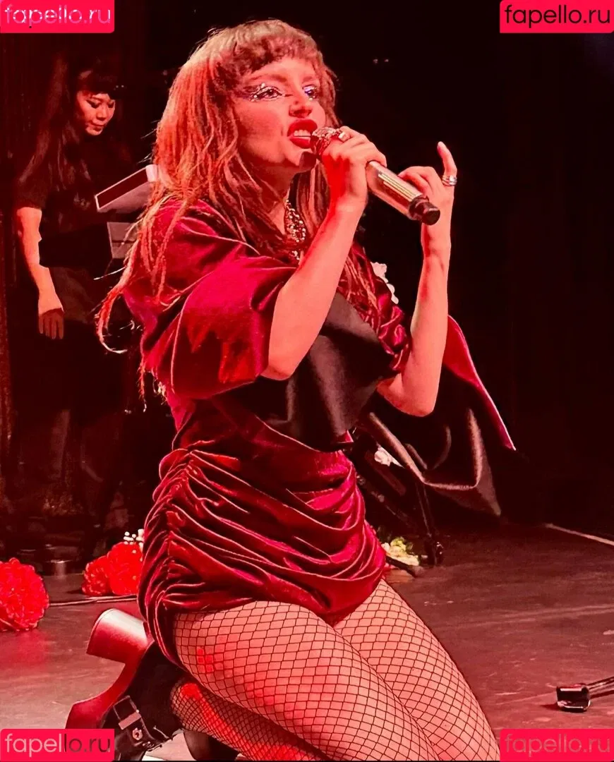 Lauren Mayberry Onlyfans Photo Gallery 