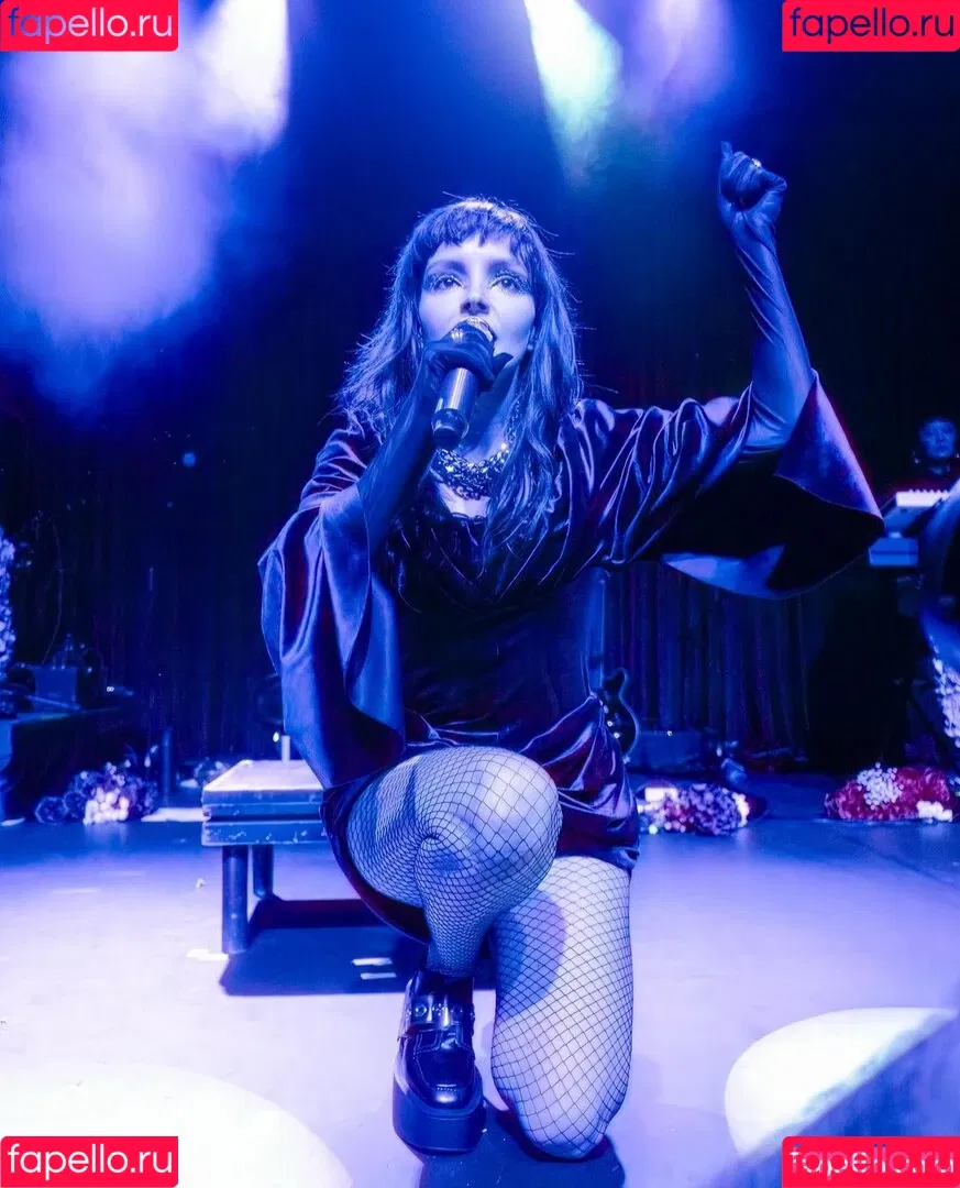 Lauren Mayberry Onlyfans Photo Gallery 