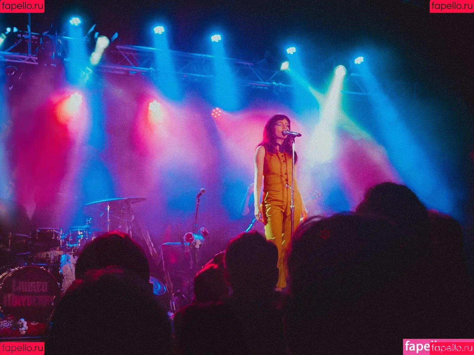 Lauren Mayberry Onlyfans Photo Gallery 