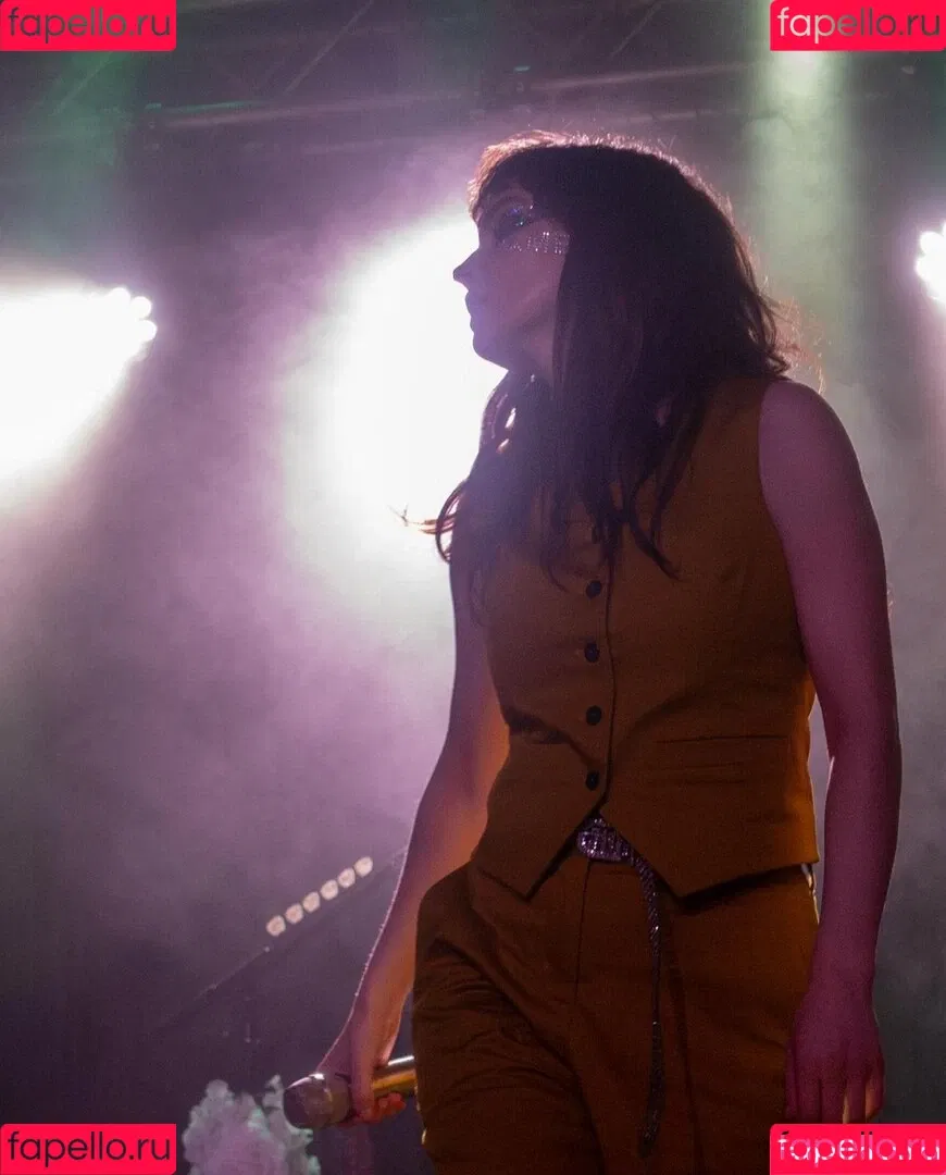 Lauren Mayberry Onlyfans Photo Gallery 